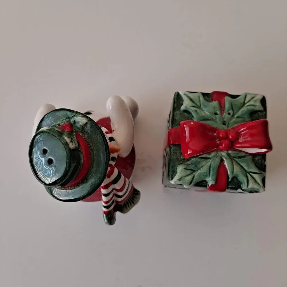 Vintage Fitz and Floyd Snowman Gift Box Christmas Holiday Salt & Pepper Shaker